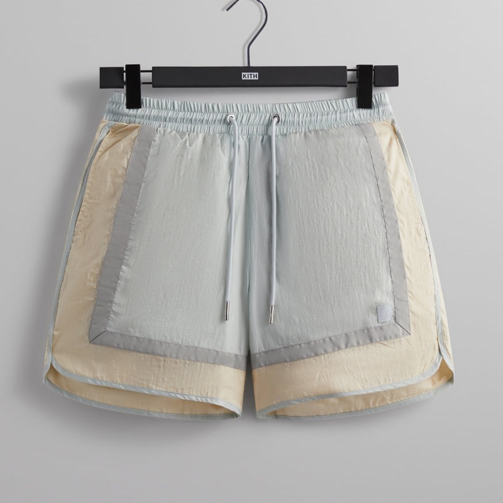 Kith Washed Dylan Shorts in Powder Nylon Shorts Men’s Size Large Spring 2024.